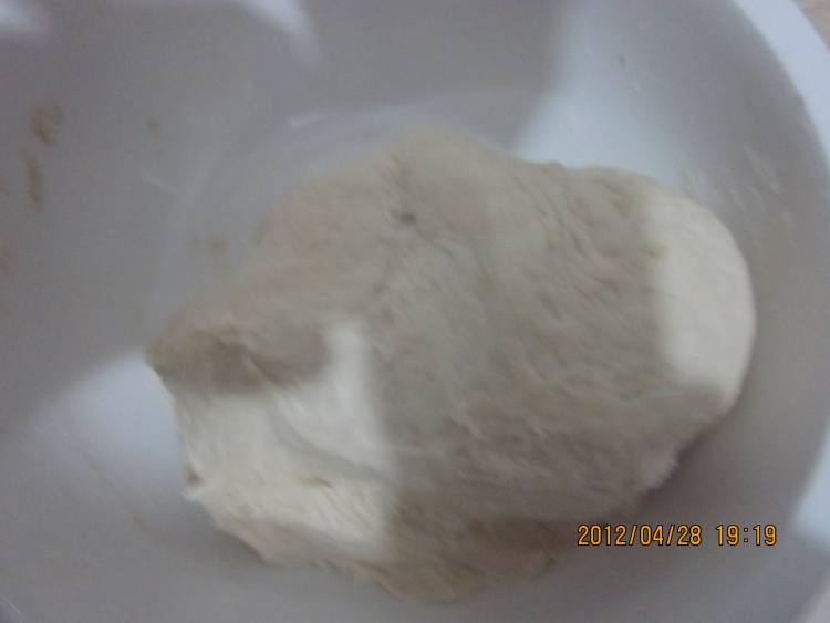 蒜薹香椿鱼蒸包步骤2