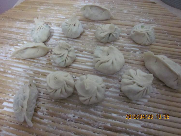 蒜薹香椿鱼蒸包步骤10