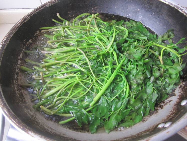 羊肉野芹菜大包子步骤2