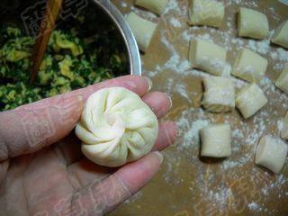 韭菜鸡蛋生煎包步骤10
