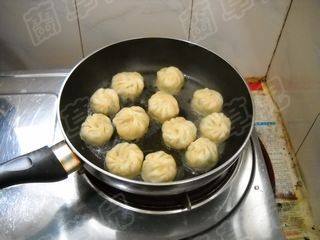 韭菜鸡蛋生煎包步骤15