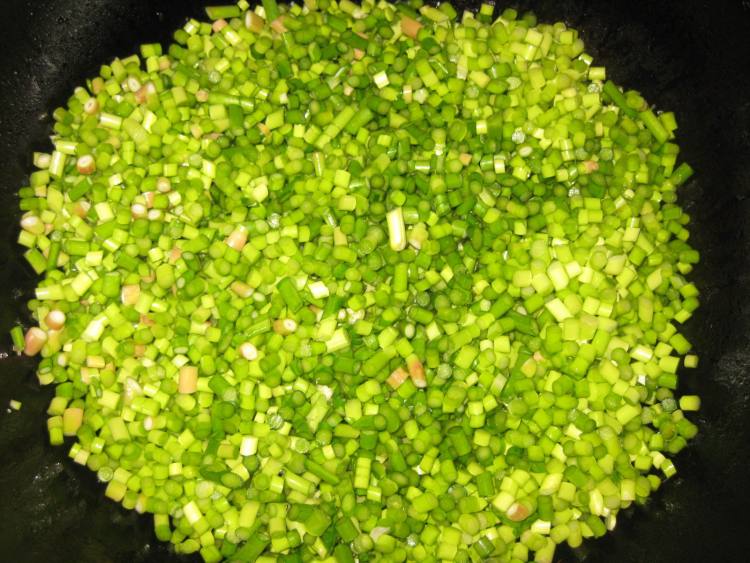 蒜苔肉末包子步骤5