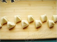黑木耳韭菜鸡蛋包子步骤12