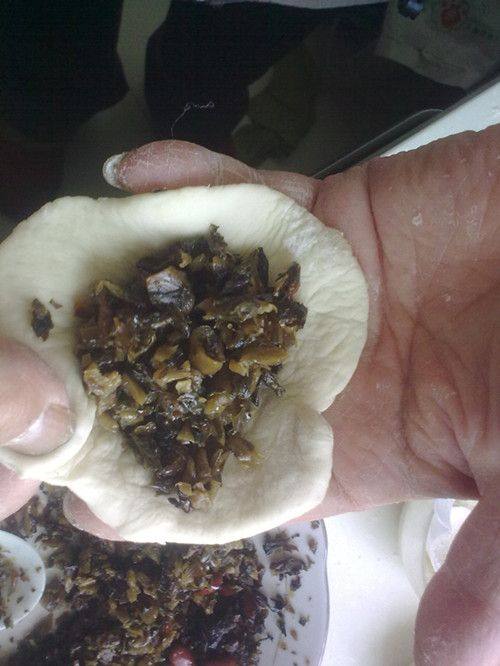 自制糖三角菜包步骤8
