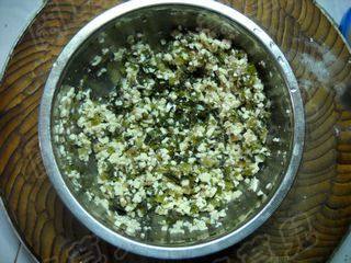 雪菜豆干小笼包步骤3