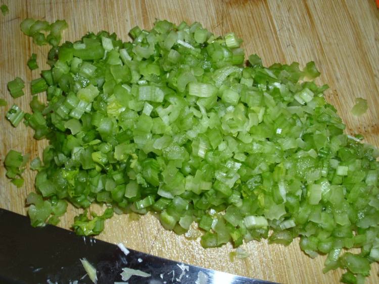 猪肉芹菜蒸包步骤3
