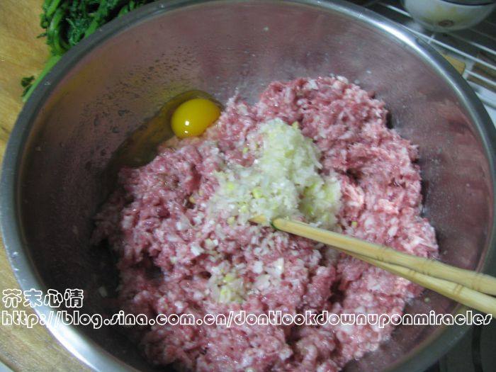 茼蒿猪肉灌汤包步骤1