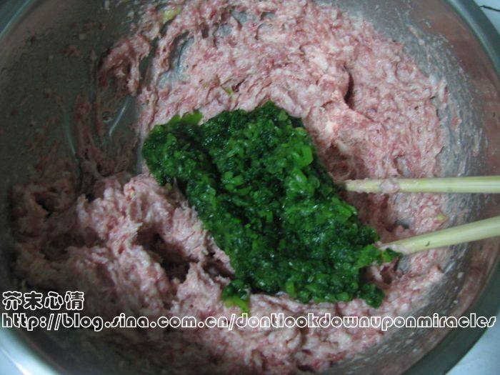 茼蒿猪肉灌汤包步骤2