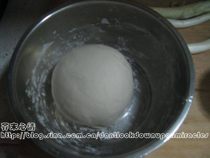茼蒿猪肉灌汤包步骤5