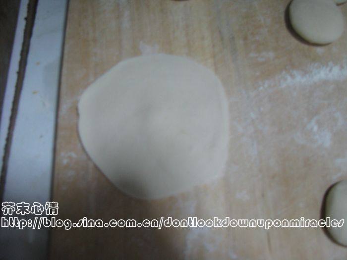 茼蒿猪肉灌汤包步骤6