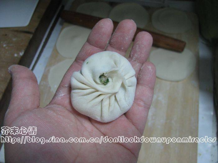 茼蒿猪肉灌汤包步骤8