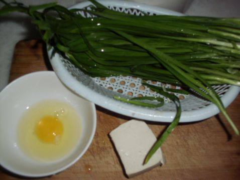 韭菜豆腐柳叶包步骤1