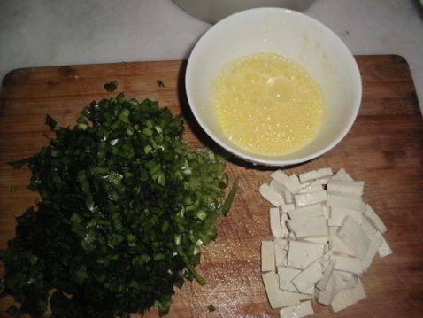 韭菜豆腐柳叶包步骤2