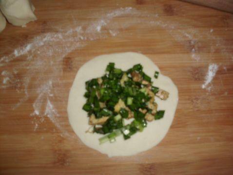 韭菜豆腐柳叶包步骤8