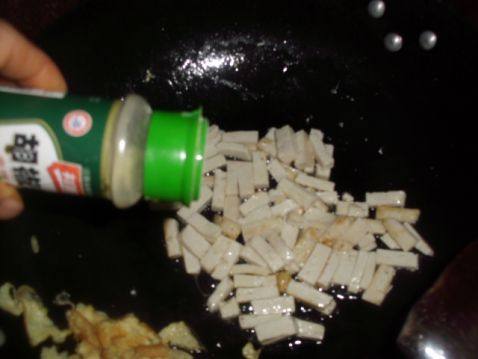 韭菜豆腐柳叶包步骤5