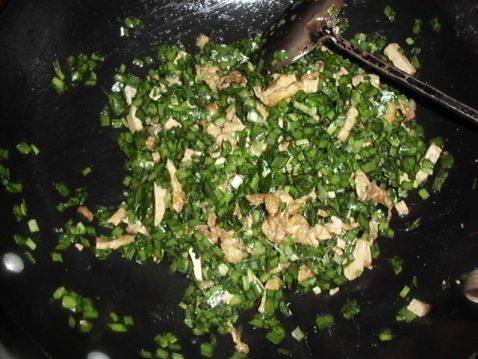 韭菜豆腐柳叶包步骤7