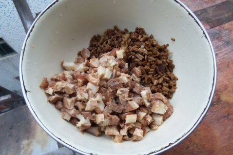 茶树菇扣肉包步骤3