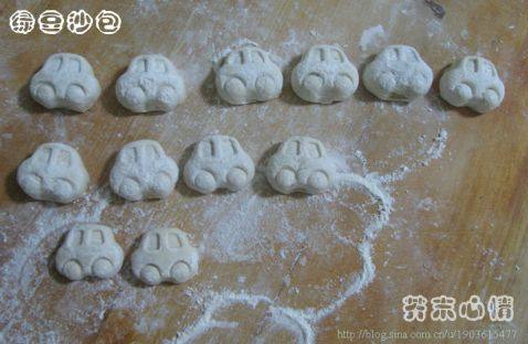 小汽车绿豆沙包步骤7