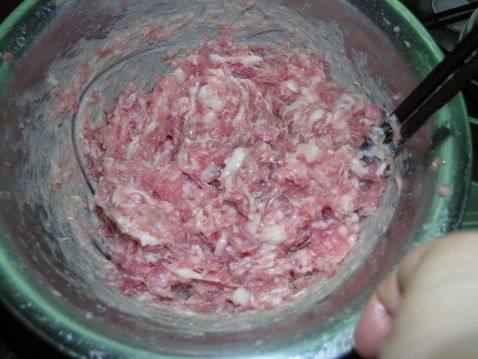 茶树菇肉包步骤1