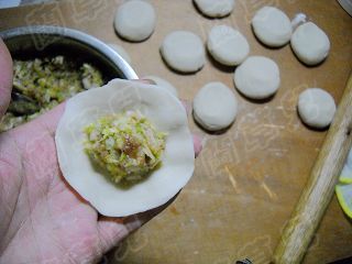 卷心菜鲜肉包步骤8