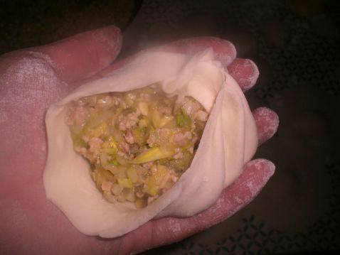 大白菜蒜苗大肉包步骤9