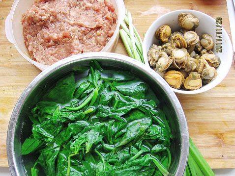 菠菜贝丁鲜肉生煎包步骤1