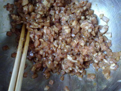 猪肉白菜粉条大蒸包步骤4