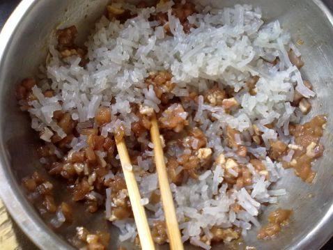 猪肉白菜粉条大蒸包步骤5