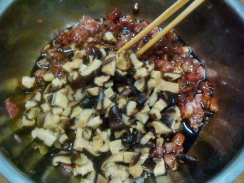 莲藕香菇肉蒸包步骤7