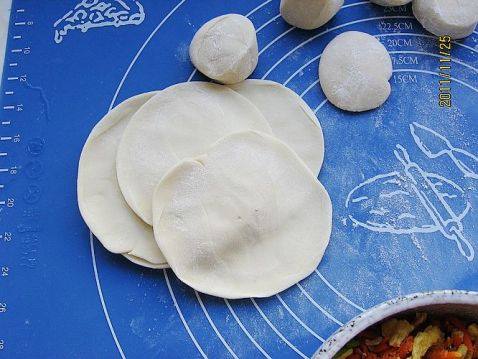 胡萝卜鸡蛋生煎包步骤4