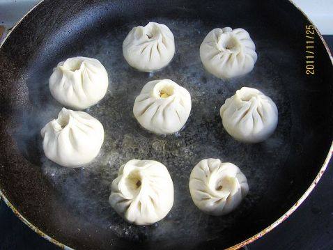 胡萝卜鸡蛋生煎包步骤8
