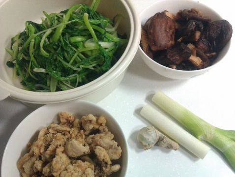 香菇油渣青菜包步骤2