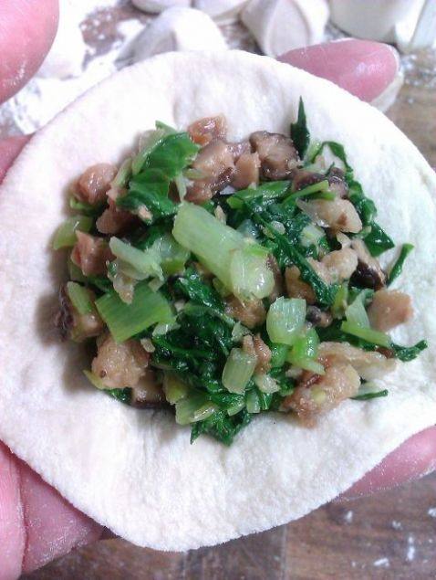香菇油渣青菜包步骤5