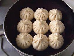 玉米胡萝卜鲜肉水煎包步骤8
