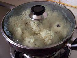 玉米胡萝卜鲜肉水煎包步骤10