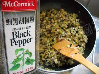 腊味茄肉水煎包步骤10