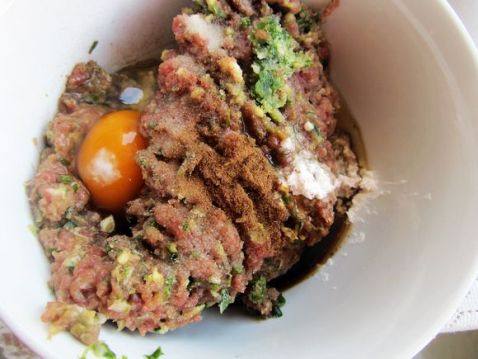 混合面牛肉馅包子和饼步骤4