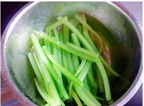 黑芝麻芹菜猪肉包步骤1