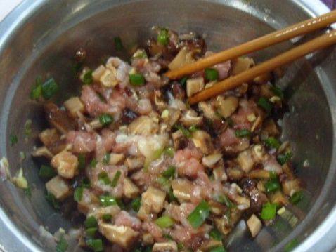香菇鸡肉蒸包步骤4
