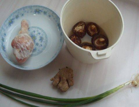 香菇鸡肉蒸包步骤3