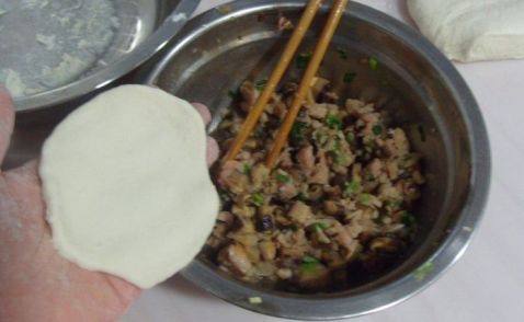 香菇鸡肉蒸包步骤5