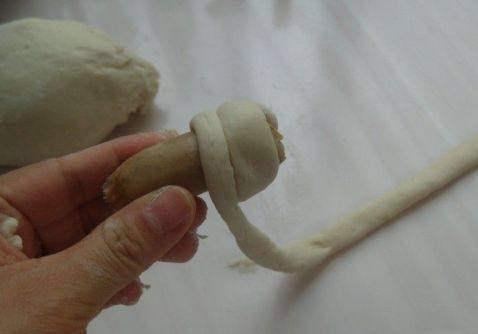 夹心腊肠花卷步骤3