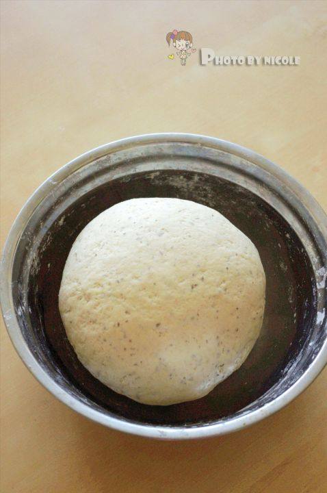 素雅风迷你豆渣玫瑰卷步骤1