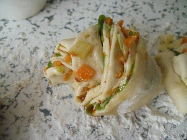 葱香胡萝卜花卷步骤10