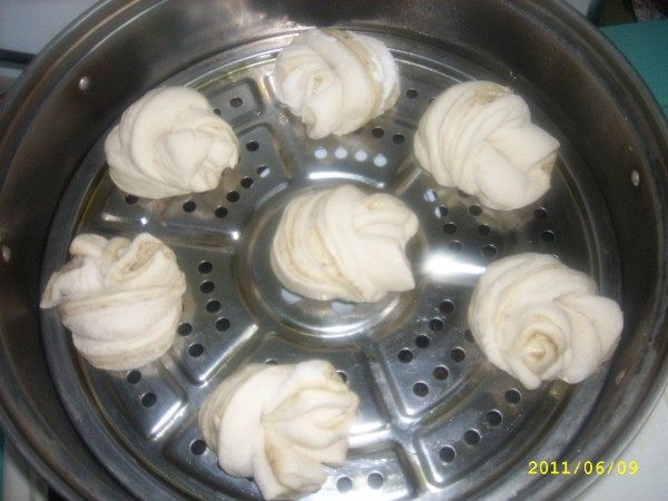 五香小花卷步骤8
