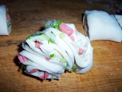 葱香火腿小花卷步骤12