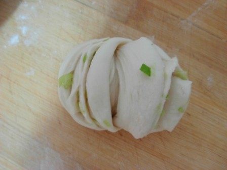 葱香花卷儿步骤8