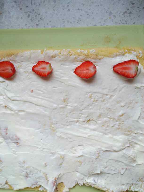 奶油草莓蛋糕卷步骤14