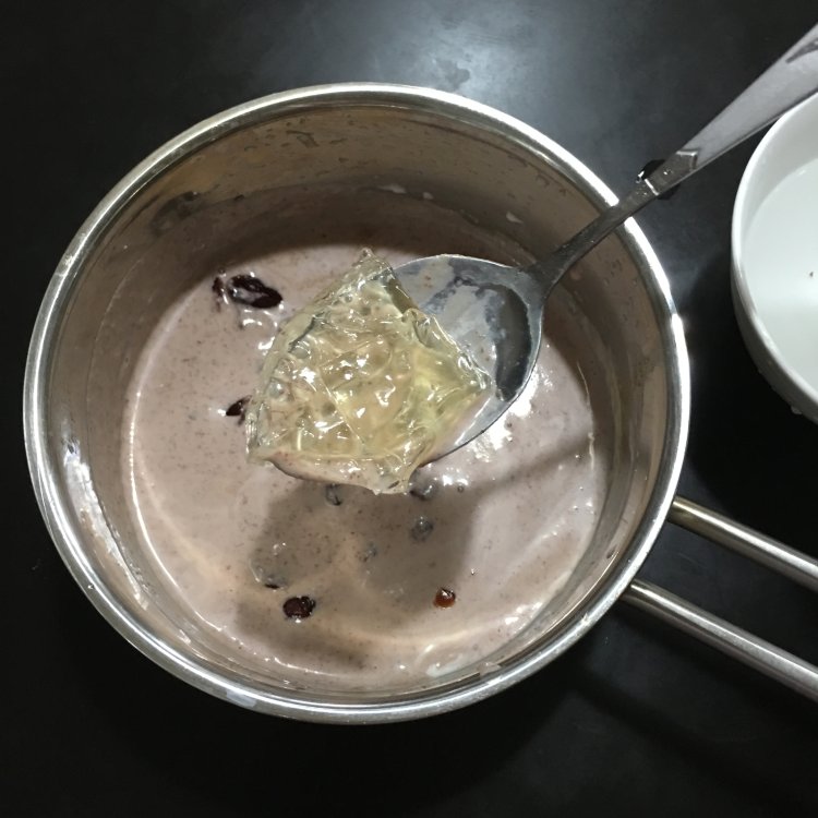 蔓越莓奶冻蛋糕卷步骤11
