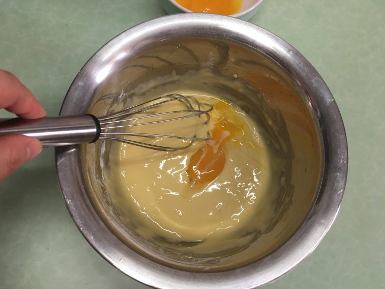 红丝绒旋风蛋糕卷步骤6